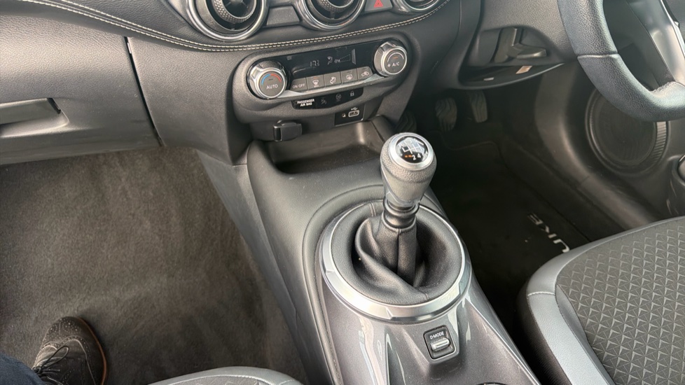 Nissan Juke 1.0 DiG-T 114 N-Connecta 5dr Petrol Hatchback - Image 13