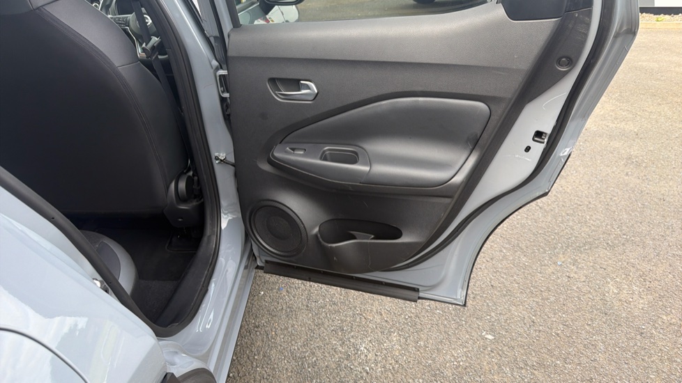 Nissan Juke 1.0 DiG-T 114 N-Connecta 5dr Petrol Hatchback - Image 25
