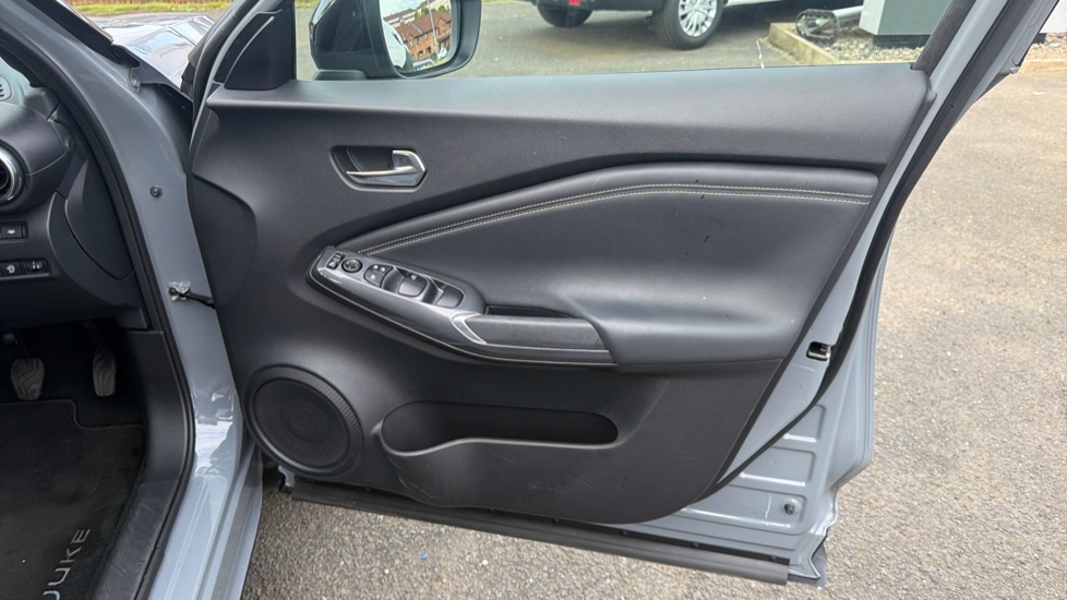 Nissan Juke 1.0 DiG-T 114 N-Connecta 5dr Petrol Hatchback - Image 26