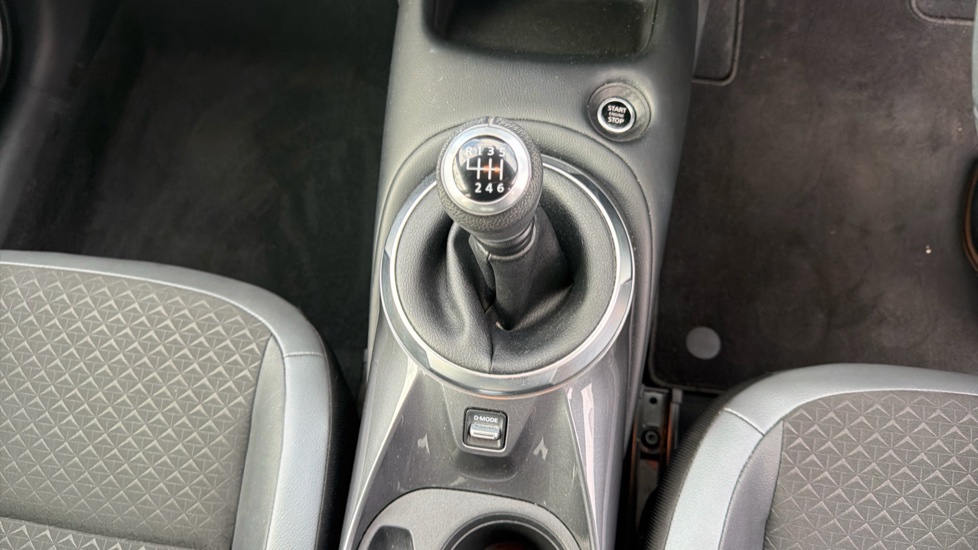 Nissan Juke 1.0 DiG-T 114 N-Connecta 5dr Petrol Hatchback - Image 29