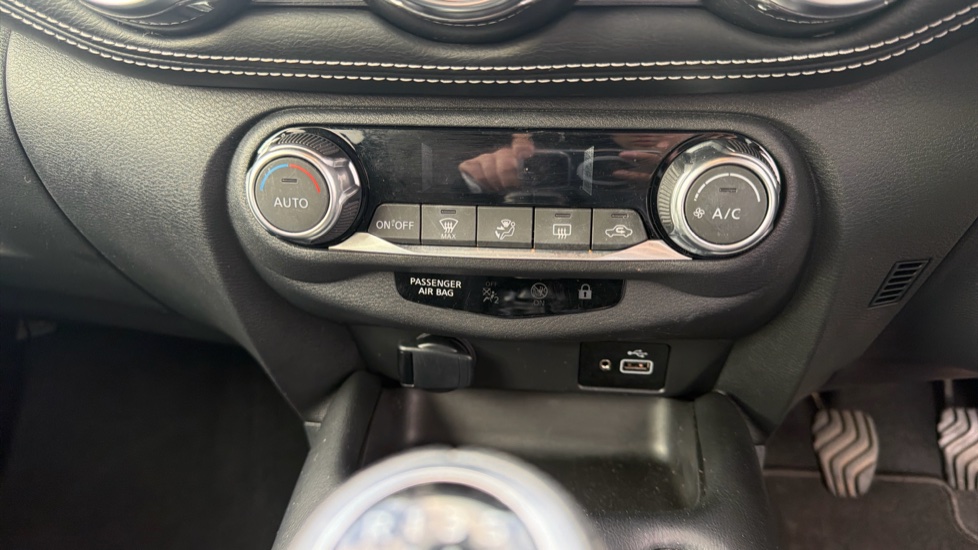 Nissan Juke 1.0 DiG-T 114 N-Connecta 5dr Petrol Hatchback - Image 30