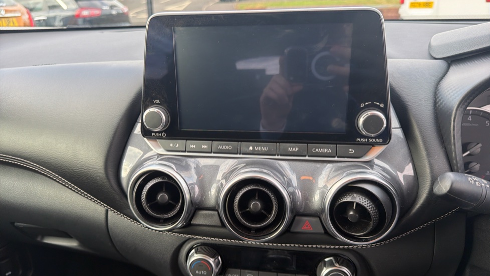 Nissan Juke 1.0 DiG-T 114 N-Connecta 5dr Petrol Hatchback - Image 31