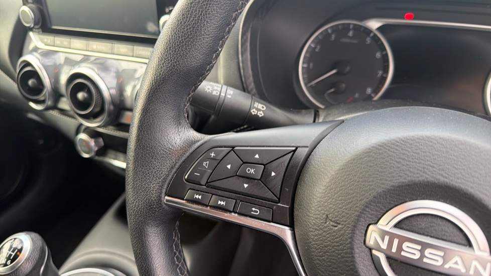 Nissan Juke 1.0 DiG-T 114 N-Connecta 5dr Petrol Hatchback - Image 32