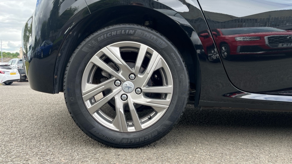 Peugeot 208 1.2 PureTech 100 Active 5dr Petrol Hatchback - Image 7