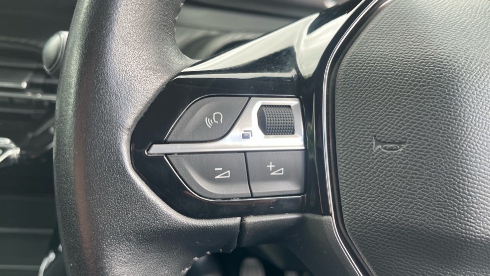 Peugeot 208 1.2 PureTech 100 Active 5dr Petrol Hatchback - Image 19