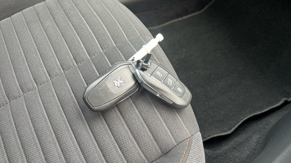 Peugeot 208 1.2 PureTech 100 Active 5dr Petrol Hatchback - Image 20