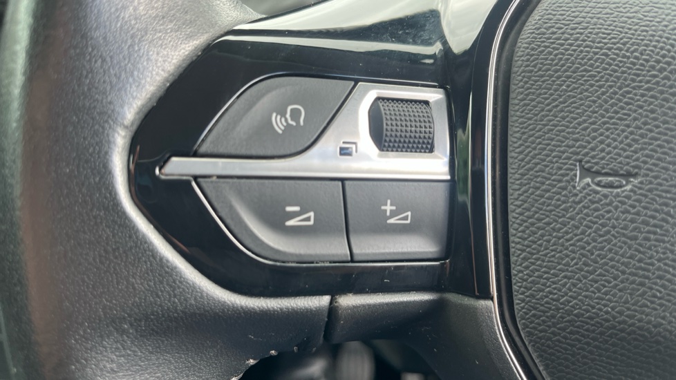 Peugeot 208 1.2 PureTech 100 Active 5dr Petrol Hatchback - Image 24