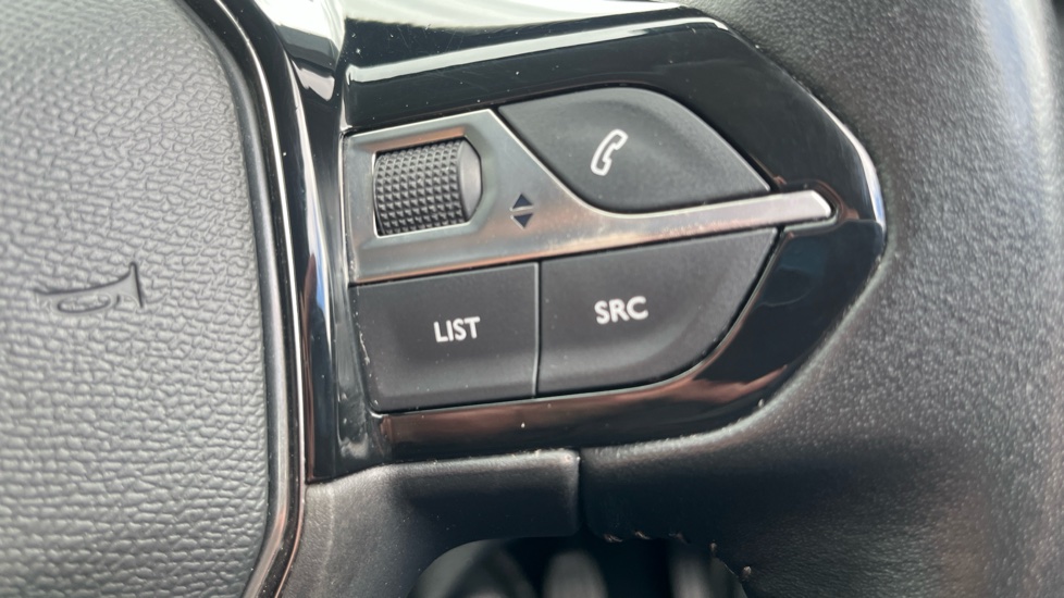Peugeot 208 1.2 PureTech 100 Active 5dr Petrol Hatchback - Image 25