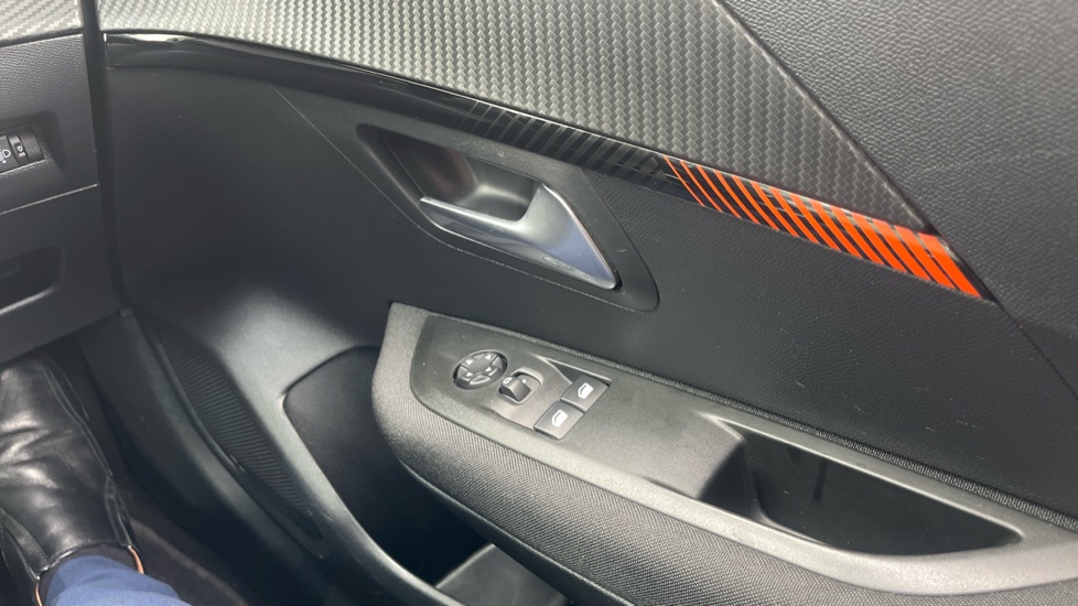 Peugeot 208 1.2 PureTech 100 Active 5dr Petrol Hatchback - Image 26
