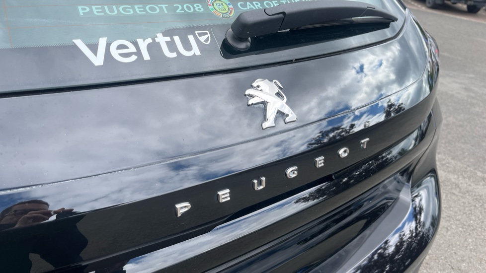 Peugeot 208 1.2 PureTech 100 Active 5dr Petrol Hatchback - Image 36