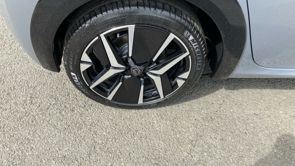 Peugeot 208 100kW GT 50kWh 5dr Auto Electric Hatchback - Image 41