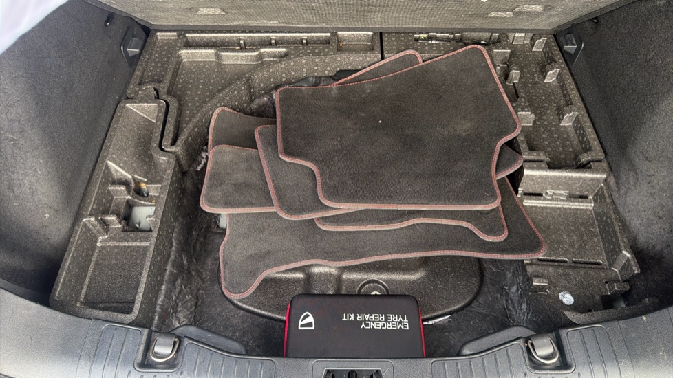 Ford Kuga 2.5 FHEV ST-Line X Edition 5dr CVT Hybrid Estate - Image 26