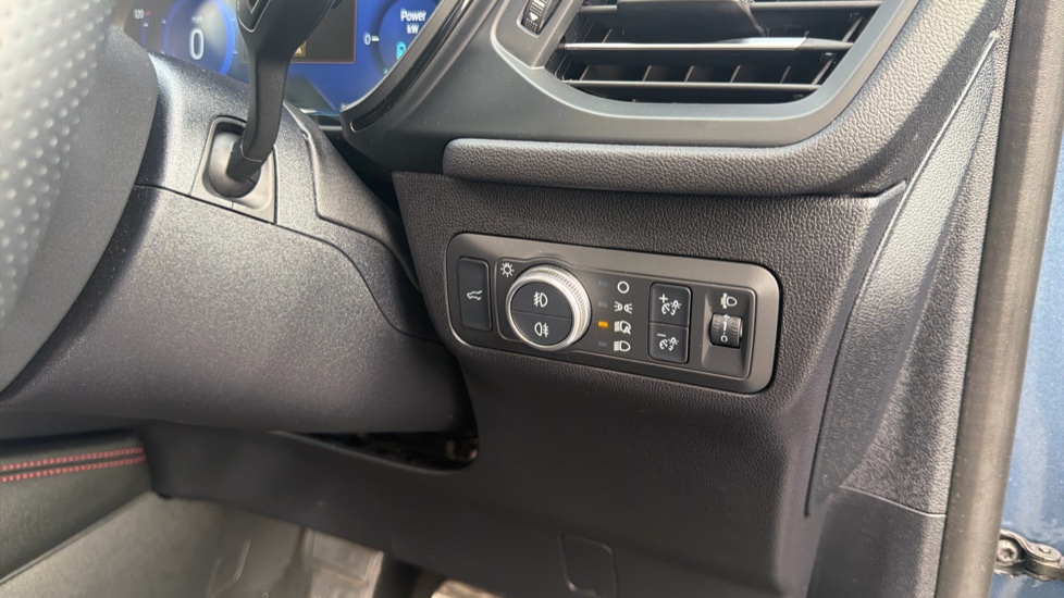 Ford Kuga 2.5 FHEV ST-Line X Edition 5dr CVT Hybrid Estate - Image 27