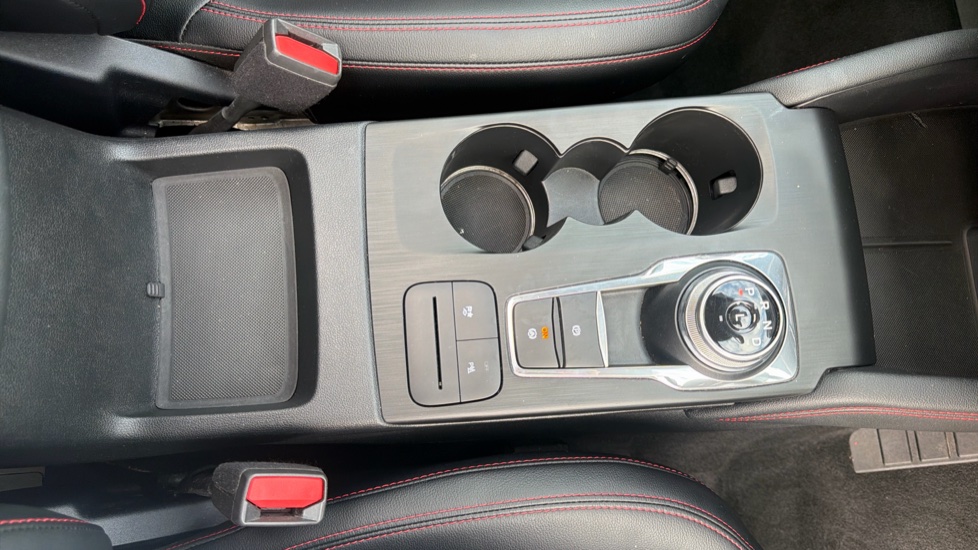 Ford Kuga 2.5 FHEV ST-Line X Edition 5dr CVT Hybrid Estate - Image 30