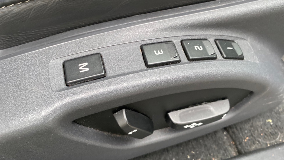 Volvo XC60 Black Metallic Manual Auction | DealerPX