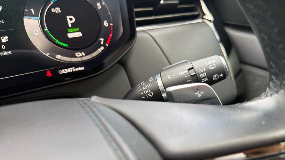 Land Rover Range Rover Sport 3.0 P440e Dynamic SE 5dr Auto Estate - Image 33