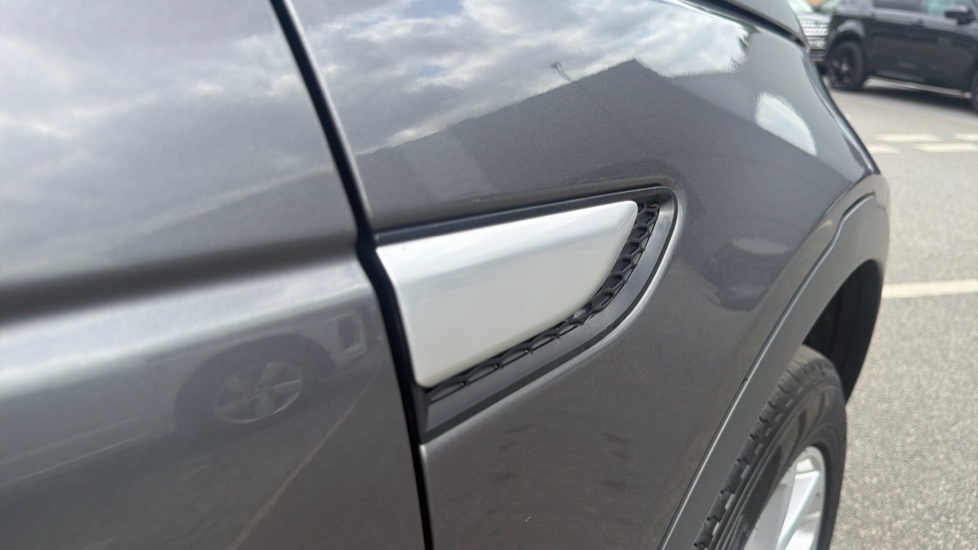 Land Rover Discovery Sport 2.0 TD4 180 HSE 5dr Auto Diesel Station Wagon - Image 21