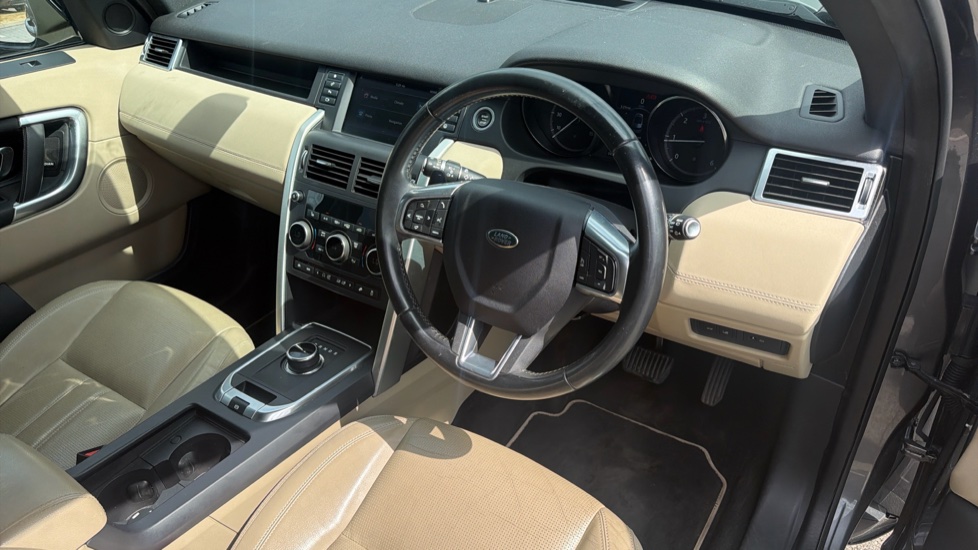 Land Rover Discovery Sport 2.0 TD4 180 HSE 5dr Auto Diesel Station Wagon - Image 32