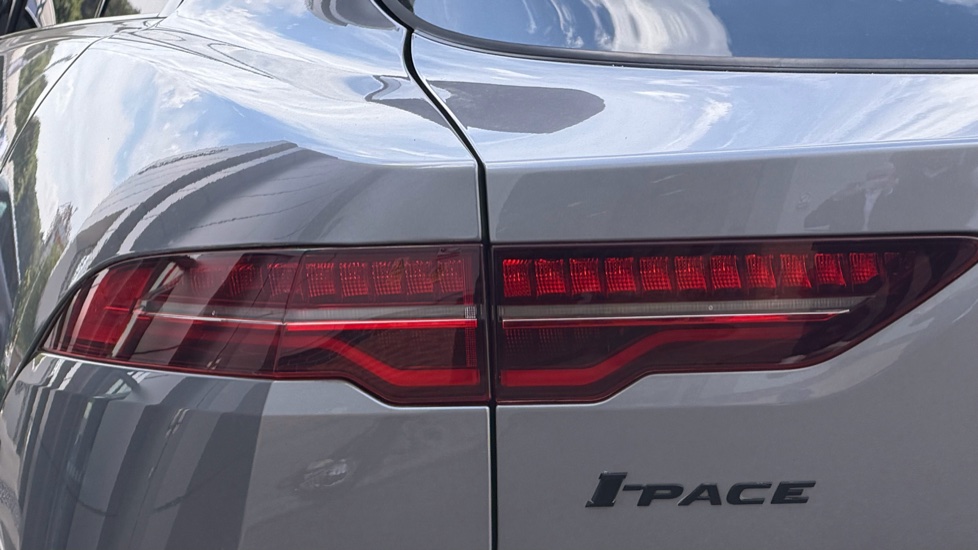 Jaguar I-Pace 294kW EV400 Black 90kWh 5dr Auto [11kW Charger] Electric Estate - Image 19