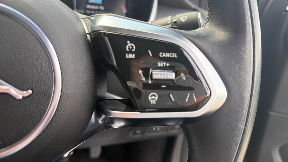 Jaguar I-Pace 294kW EV400 Black 90kWh 5dr Auto [11kW Charger] Electric Estate - Image 27