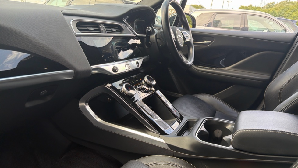 Jaguar I-Pace 294kW EV400 Black 90kWh 5dr Auto [11kW Charger] Electric Estate - Image 31