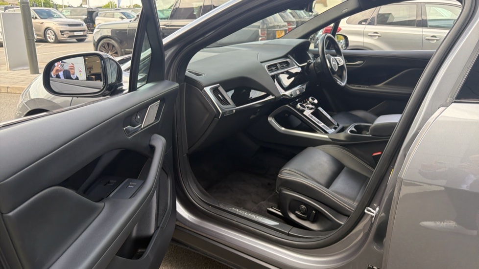 Jaguar I-Pace 294kW EV400 Black 90kWh 5dr Auto [11kW Charger] Electric Estate - Image 32