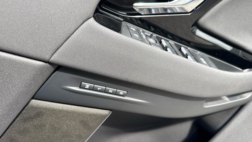Land Rover Range Rover Evoque 2.0 D200 Edition 5dr Auto Diesel Hatchback - Image 35