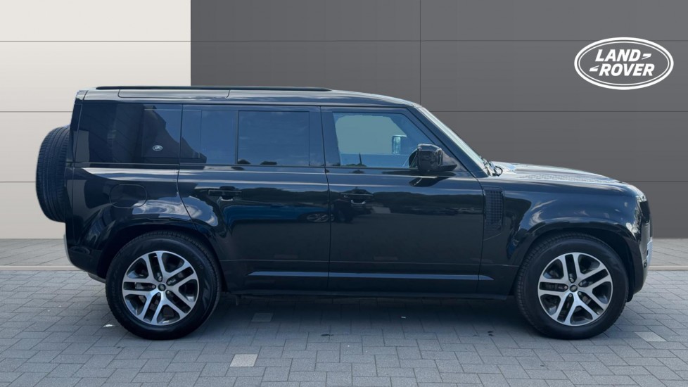 Land Rover Defender 3.0 D250 XS Edition 110 5dr Auto Diesel Estate - Image 5