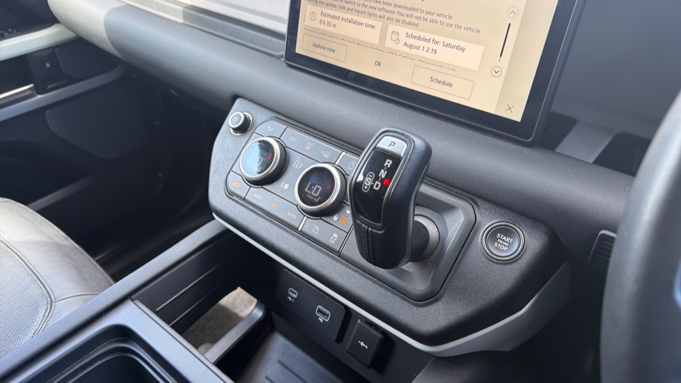 Land Rover Defender 3.0 D250 XS Edition 110 5dr Auto Diesel Estate - Image 13