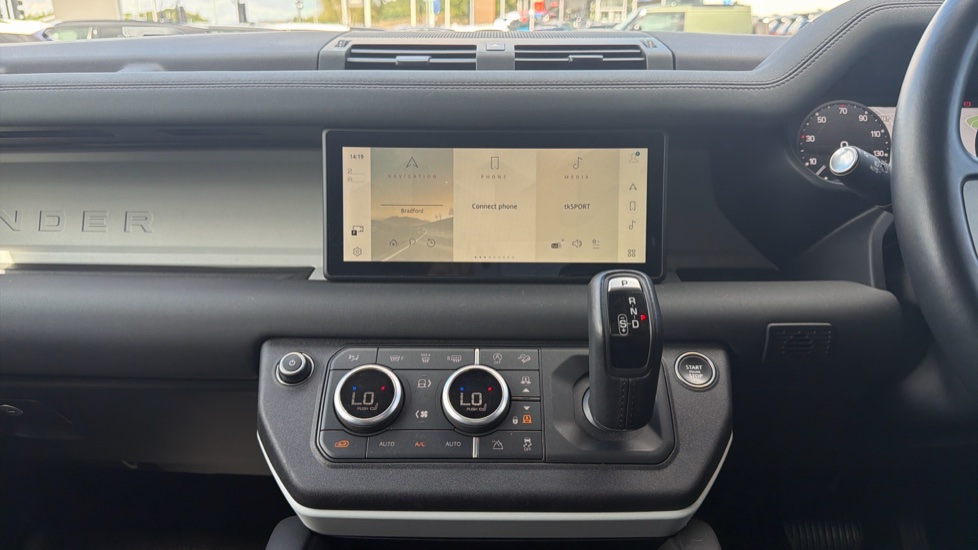 Land Rover Defender 3.0 D250 XS Edition 110 5dr Auto Diesel Estate - Image 14