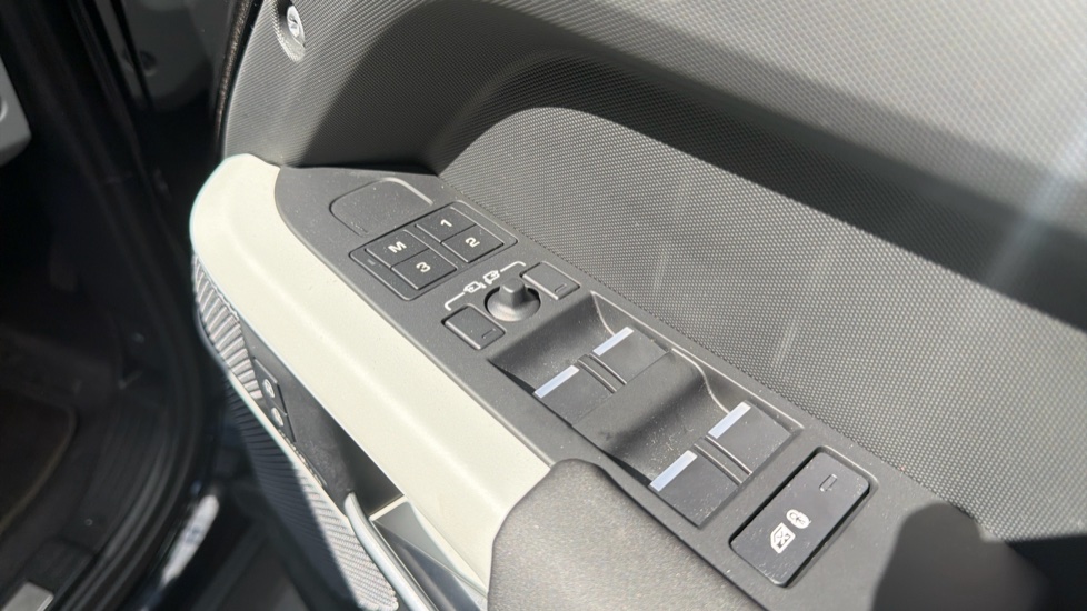 Land Rover Defender 3.0 D250 XS Edition 110 5dr Auto Diesel Estate - Image 21