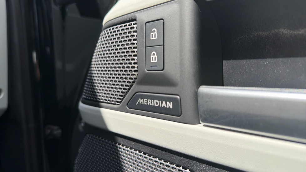 Land Rover Defender 3.0 D250 XS Edition 110 5dr Auto Diesel Estate - Image 22