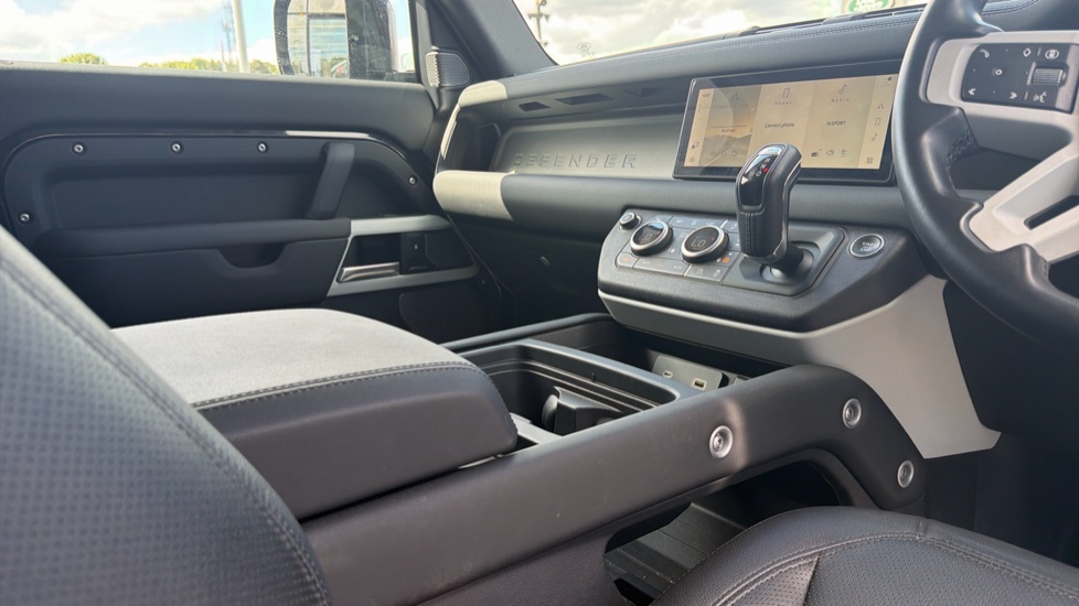 Land Rover Defender 3.0 D250 XS Edition 110 5dr Auto Diesel Estate - Image 26
