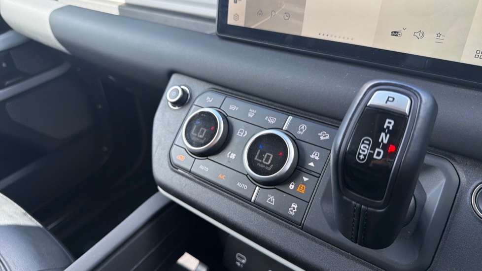 Land Rover Defender 3.0 D250 XS Edition 110 5dr Auto Diesel Estate - Image 32