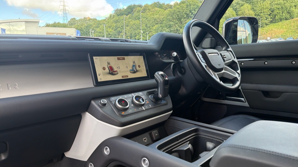 Land Rover Defender 3.0 D250 XS Edition 110 5dr Auto Diesel Estate - Image 44
