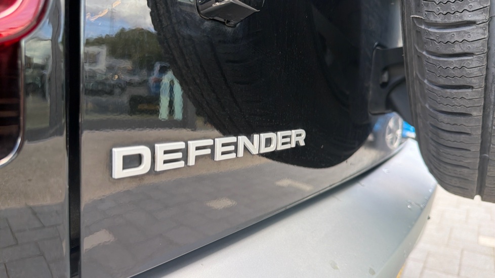 Land Rover Defender 3.0 D250 XS Edition 110 5dr Auto Diesel Estate - Image 45