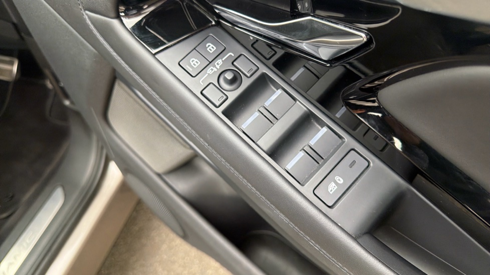 Land Rover Range Rover Evoque 2.0 D200 R-Dynamic HSE 5dr Auto Diesel Hatchback - Image 26