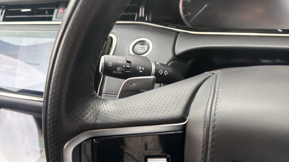 Land Rover Range Rover Evoque 2.0 D200 R-Dynamic HSE 5dr Auto Diesel Hatchback - Image 33