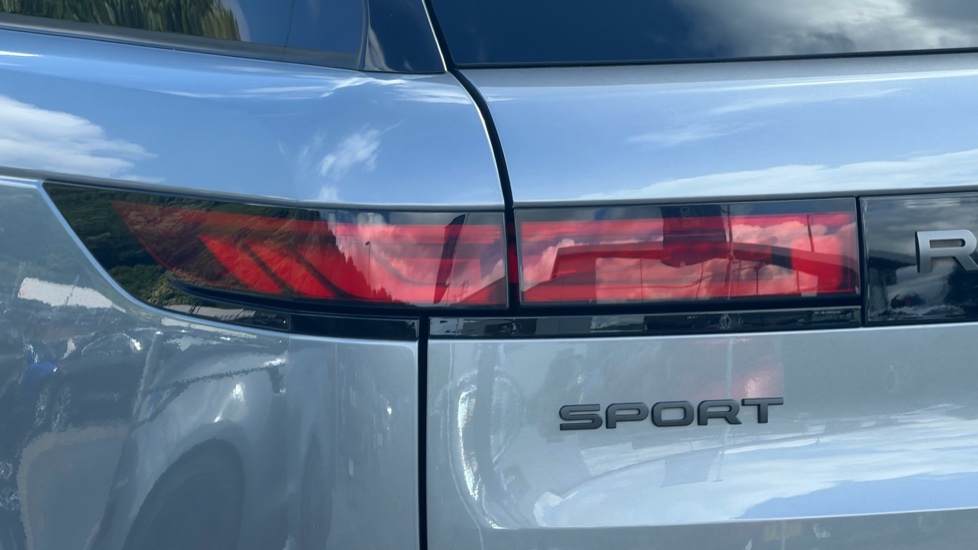 Land Rover Range Rover Sport 3.0 D300 Dynamic SE 5dr Auto Diesel Estate - Image 19