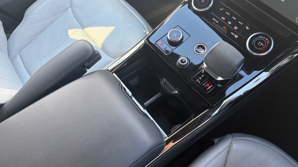 Land Rover Range Rover Sport 3.0 D300 Dynamic SE 5dr Auto Diesel Estate - Image 29