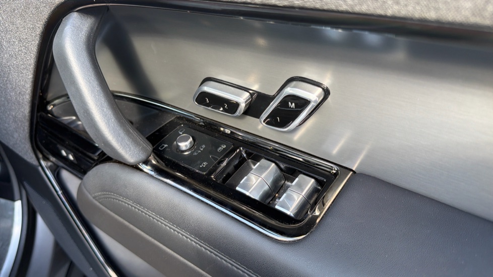 Land Rover Range Rover Sport 3.0 D300 Dynamic SE 5dr Auto Diesel Estate - Image 38