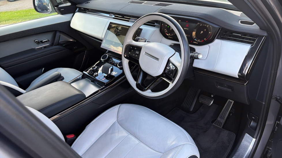Land Rover Range Rover Sport 3.0 D300 Dynamic SE 5dr Auto Diesel Estate - Image 39