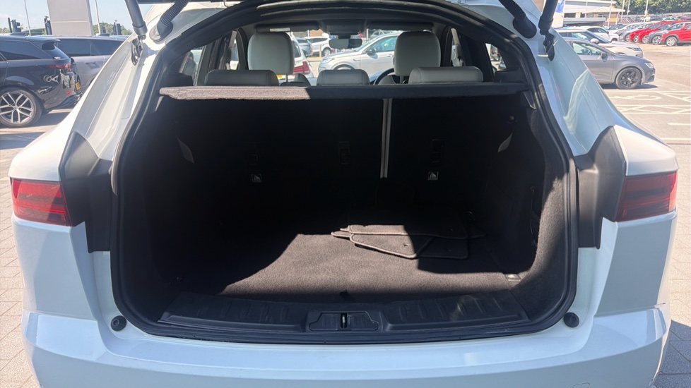 Jaguar E-Pace 2.0d [180] R-Dynamic SE 5dr Auto Diesel Estate - Image 10