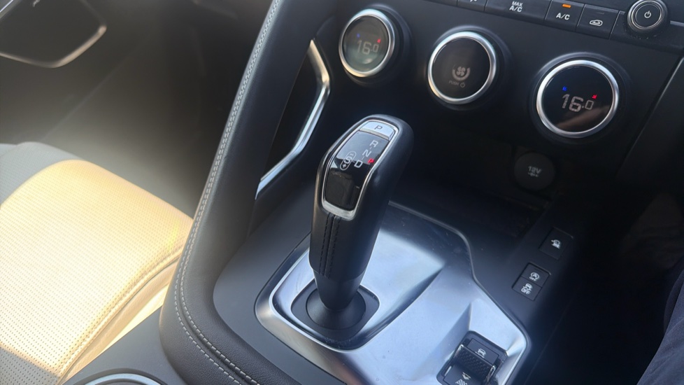 Jaguar E-Pace 2.0d [180] R-Dynamic SE 5dr Auto Diesel Estate - Image 13