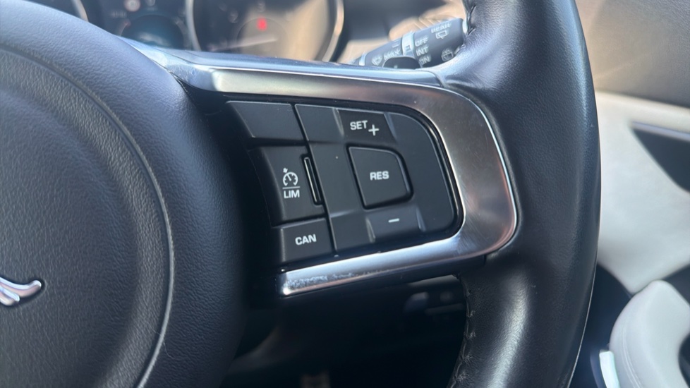 Jaguar E-Pace 2.0d [180] R-Dynamic SE 5dr Auto Diesel Estate - Image 22