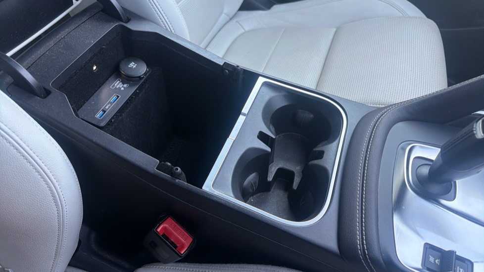 Jaguar E-Pace 2.0d [180] R-Dynamic SE 5dr Auto Diesel Estate - Image 32