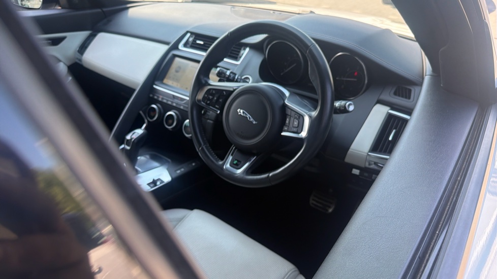 Jaguar E-Pace 2.0d [180] R-Dynamic SE 5dr Auto Diesel Estate - Image 33