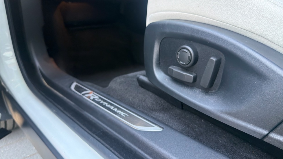 Jaguar E-Pace 2.0d [180] R-Dynamic SE 5dr Auto Diesel Estate - Image 39