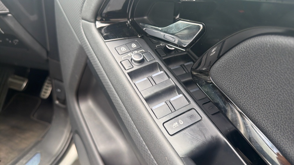 Land Rover Range Rover Evoque 2.0 P250 R-Dynamic S 5dr Auto Petrol Hatchback - Image 25