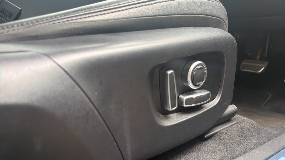 Land Rover Range Rover Evoque 2.0 P250 R-Dynamic S 5dr Auto Petrol Hatchback - Image 26